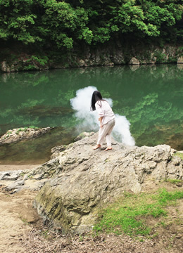 Maya Akashika &ldquo;Eating Wind&rdquo; 