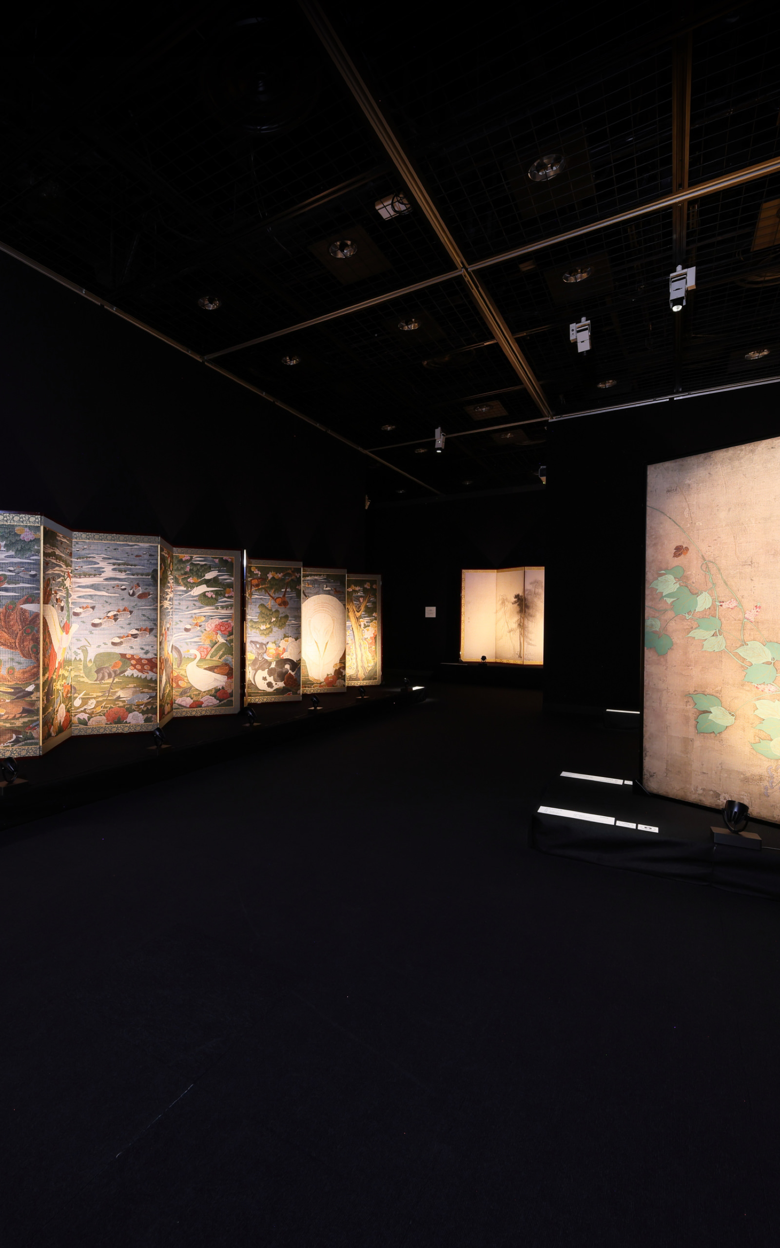 The Beauty of Japanese Culture through High Resolution Facsimiles